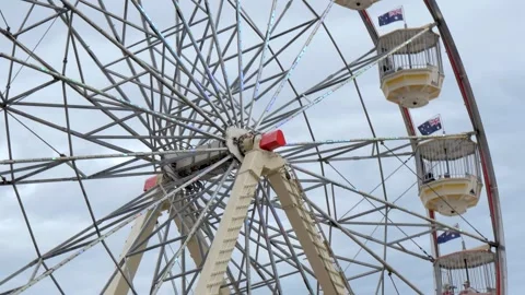 Centre of ferris wheel ride Stock Footage 346895592