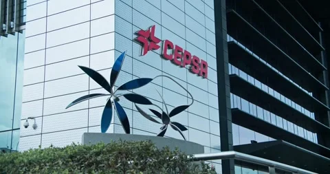 Cepsa Headquarters in Madrid 스톡 동영상 286850120