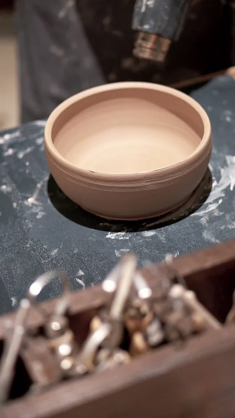 Ceramic bowl making roasting Stock Footage 201601750