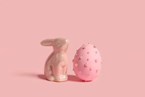 Ceramic bunny and Easter egg decorated with pearls on color background Stock-Fotos