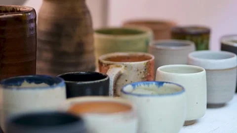 Ceramic dishes, tableware and jugs. Kaziukas, Easter market. Vilnius. Lithuania. Stockbeeldmateriaal 277344947