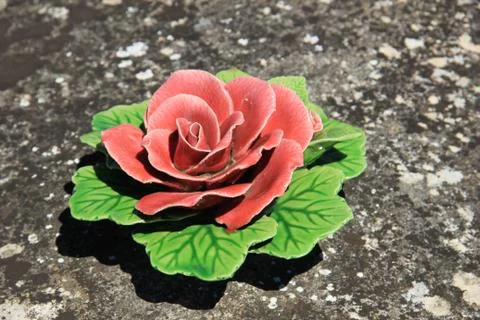Ceramic grave flowers Foto stock