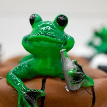 Ceramic green frog Foto stock