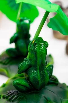 Ceramic green frog Foto stock