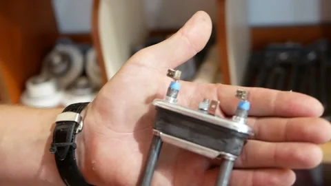 Ceramic heating elements for washing machine in hands of repairman Vídeos de archivo 214063531