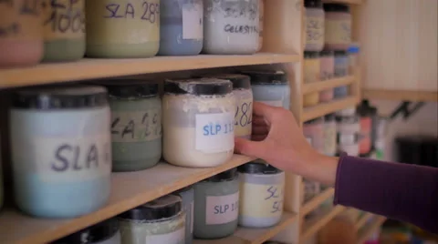 Ceramic maker selecting colors and enamels in plastic jars Stockbeeldmateriaal 61949538