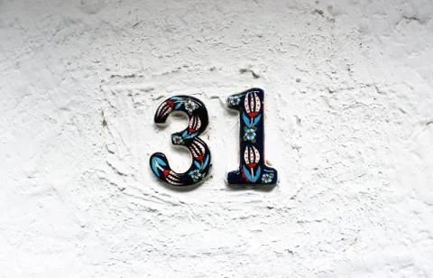 Ceramic numbers on the white wall Foto stock