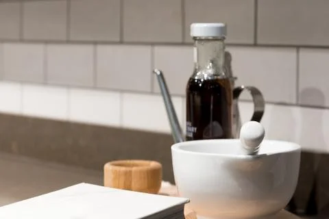 Ceramic Pestle &amp; Mortar 스톡 사진