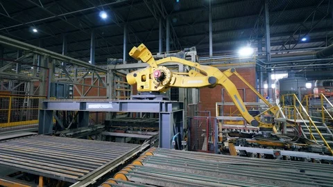 Ceramic products are getting transported by the automatic robot manipulator in Video stock 114715138