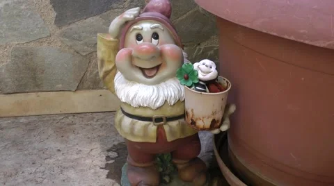 Ceramic smiling Dwarf statue 스톡 동영상 52780216