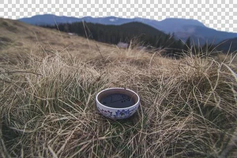 Ceramic tea mug standing in dried grass isolated PNG photo with transparent Stockfoto's
