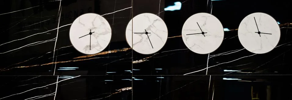 Ceramic tile with the addition of a clock tile Foto stock