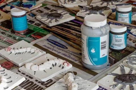 Ceramic tiles during the glazing process. Stock-Fotos