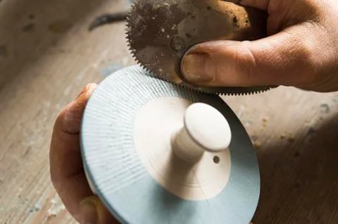 Ceramic workshop finished lid is scratched with metal comb Pittenhart Upper Foto stock