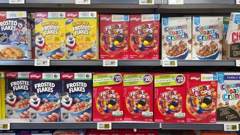 Cereal boxes on a shelf Stock-Footage 202339107