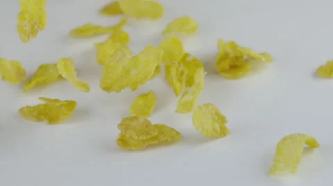 Cereal flake falling on a table Vídeos de archivo 12507251