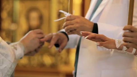 The ceremony in the temple, the priest puts on the ring. Stock Footage 75073767