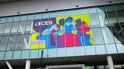 CES Exterior Graphics Pan Left to Right Las Vegas Convention Center Vidéo 345276136