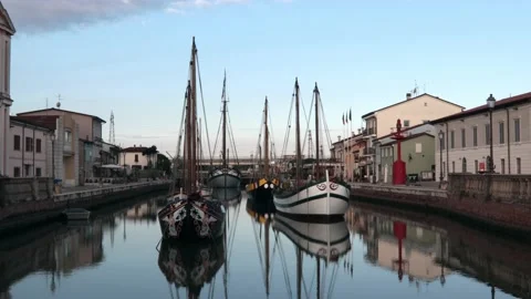 Cesenatico canale e barche Video stock 132048944