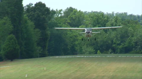 Cessna 172 Fly By CU 動画素材 67600579