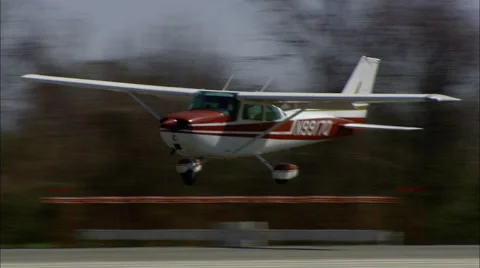 Cessna 172 Landing Vídeos de archivo 47489399