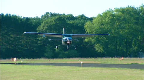 Cessna 206 Landing Video stock 39588719