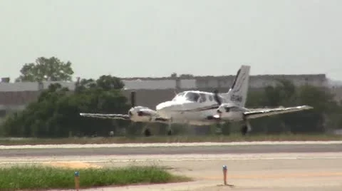 Cessna 421 Take Off 動画素材 13535130
