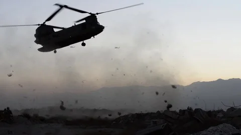 CH-47 creating debris storm while hovering at Bagram Airfield, Afghanistan Видео 98180144