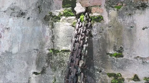 Chain Attached to Old Wall, Fort Cornwallis, George Town, Penang, Malaysia Vídeo Stock 301370725