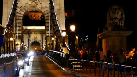 Chain Bridge in Budapest at Night Stock-Footage 93382811