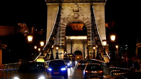 Chain Bridge in Budapest at Night Stock-Footage 93495515
