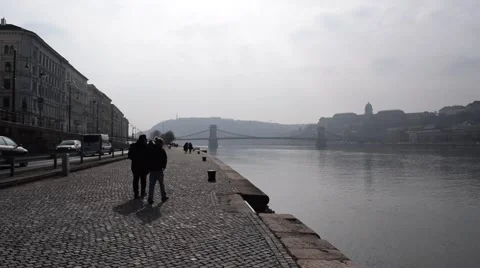 Chain Bridge over the Danube River, Busy Road &amp; tourists, Budapest, Hungary Stock Footage 47694572