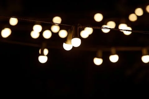 The chain of light bulbs at event. Foto stock