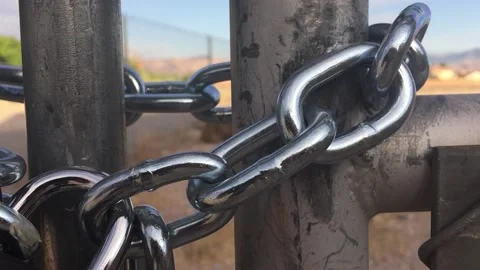 Chain link on fence Vídeo Stock 134898289