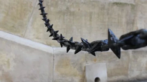 Chain swinging in the wind 動画素材 62919477