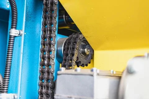 Chain transmission on an industrial machine. Elements of the machine close-up 스톡 사진
