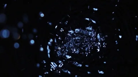 Chain of unfocused drops of water falling and making ripples. Slow motion 库存影片 77761225