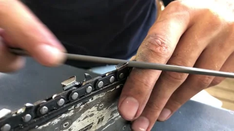 Chainsaw sharpening 4K HD Stock-Footage 171271853