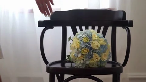 Chair + Bouquet 動画素材 165806005