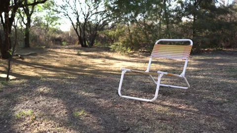Chair in the park Vidéo 142531228