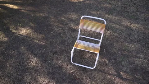 Chair in the park Vidéo 142537960