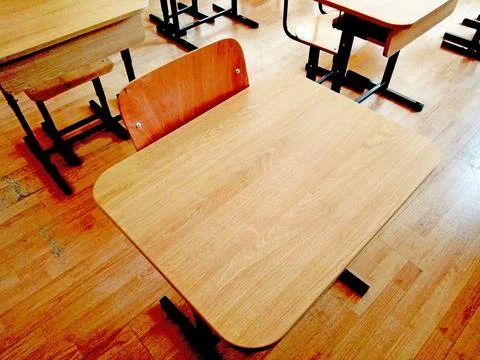 Chairs and table at school 库存照片
