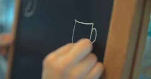 Chalk on the blackboadr cup 動画素材 99118500