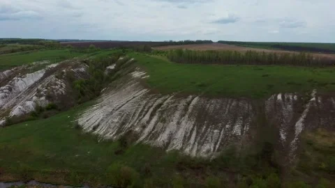 Chalk mountains in the distance Vidéo 130818706