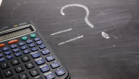 Chalk a question mark, a concept of doubt, indecision in the business choice Video stock 149031787