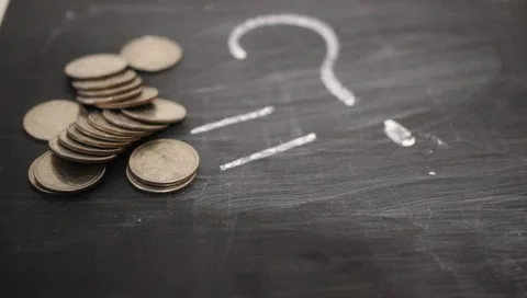 Chalk a question mark, a concept of doubt, indecision in the business choice 스톡 동영상 149900217