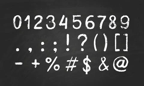 Chalk texture font, numbers and punctuation marks, vector white chalk board Illustrazione stock