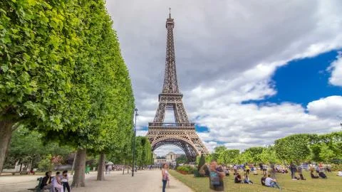 Champ de Mars and the Eiffel Tower timelapse hyperlapse in a sunny summer day Stock Photos