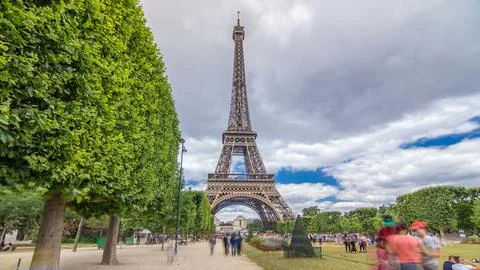 Champ de Mars and the Eiffel Tower timelapse hyperlapse in a sunny summer d.. Stock Photos