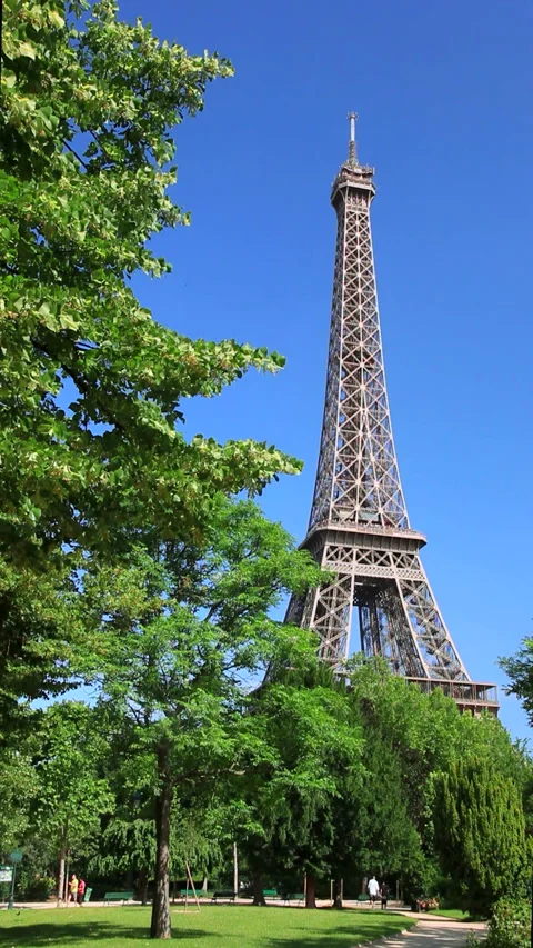 Champ de Mars Park and the Morning Eiffel Tower Stock Footage 332457012